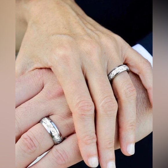 Men's White Fire Opal Meteorite Crushed Ceramic Tungsten Carbide Ring - Picture 4 of 4